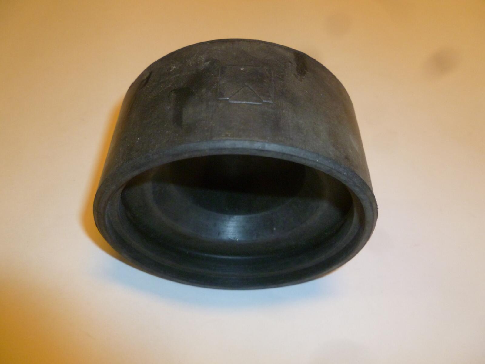 Крышка резиновая для виброрейки ТСС (Rubber cover,М124100001) Крышка резиновая для виброрейки ТСС (Rubber cover,М124100001)