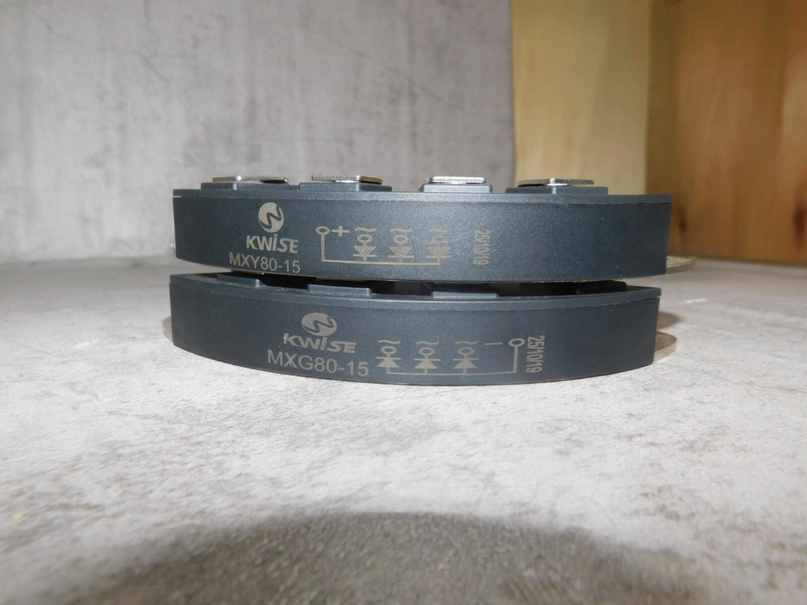 Мост диодный 80А (комплект из 2 секторов) / Rectifier MXG80-15 Мост диодный 80А (комплект из 2 секторов) / Rectifier MXG80-15