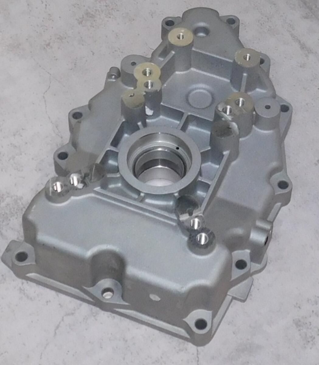 Крышка блока цилиндров SGG 17000(..)-18000(..),2V90F Lf / Crankcase cover 2V90F (11210-A2910-0002)