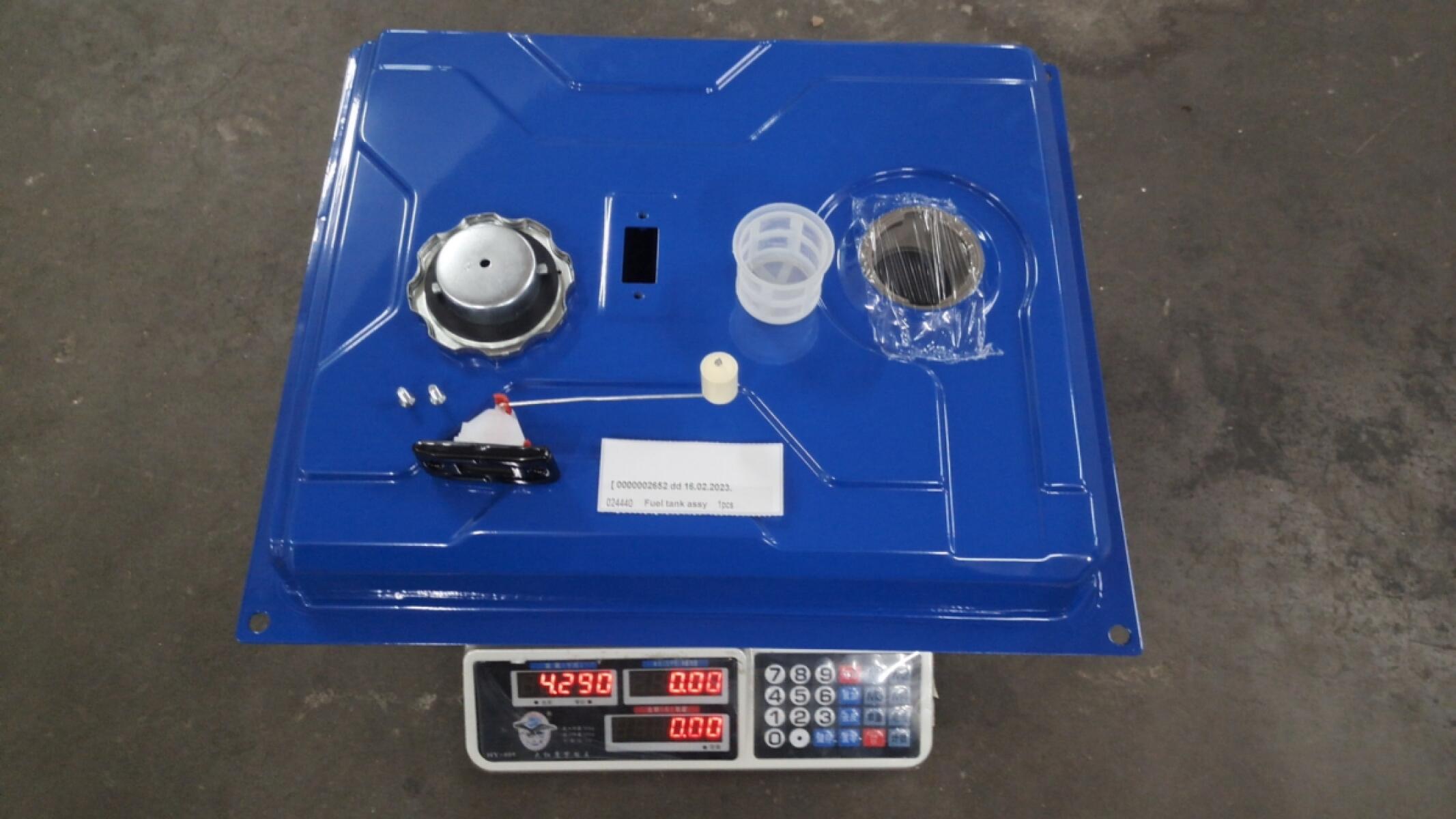 Бак топливный в сборе SGG 7000(..),KP460E (25 л) / Fuel tank assy (Tank+fuel sensor+Fuel filler+Fuel filler cap) Бак топливный в сборе SGG 7000(..),KP460E (25 л) / Fuel tank assy (Tank+fuel sensor+Fuel filler+Fuel filler cap)