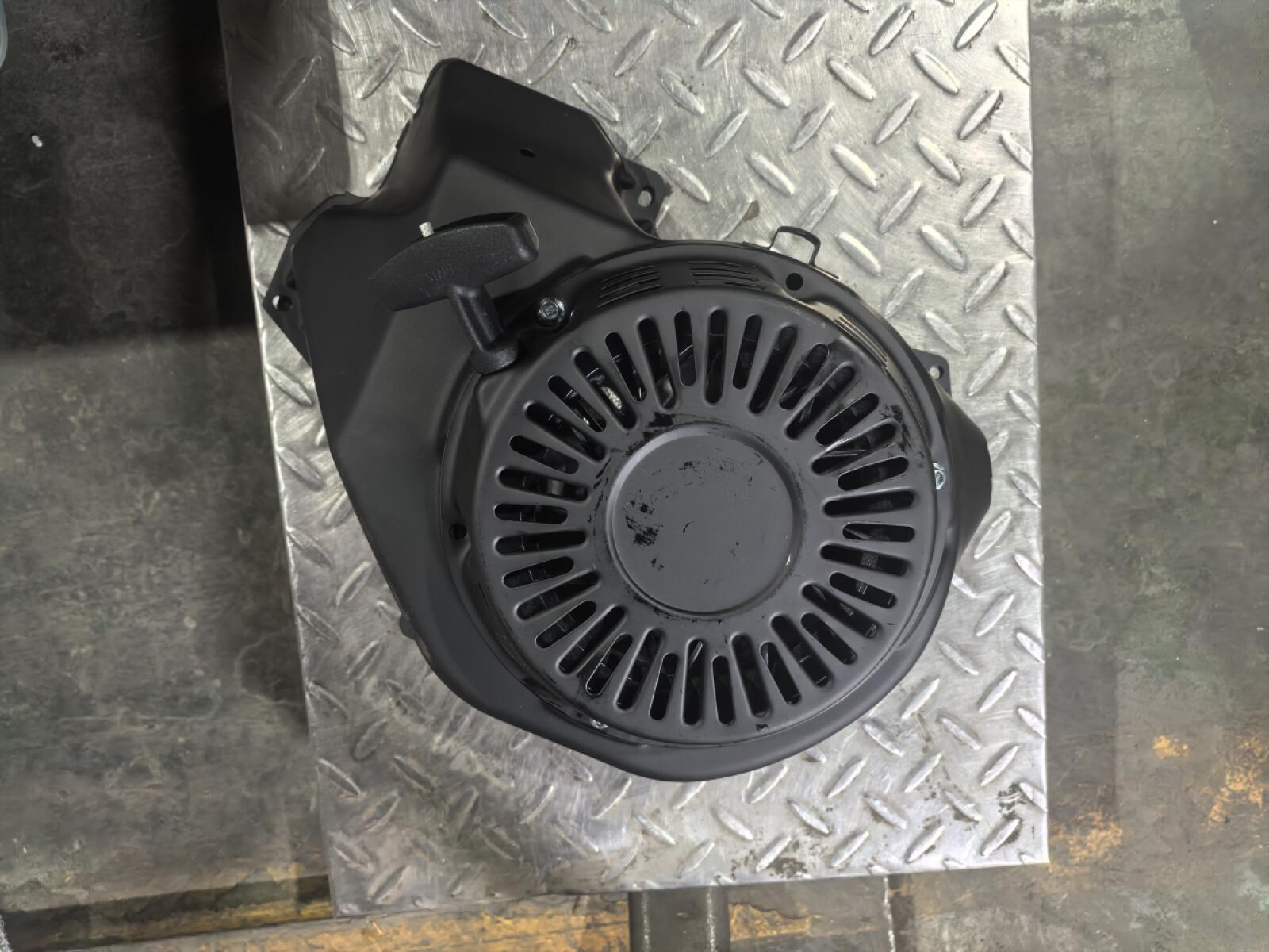 Стартер ручной в сборе с кожухом маховика SGG 8000(..),KM192F / Recoil starter assy (03.12.28100-19201-H2H201)