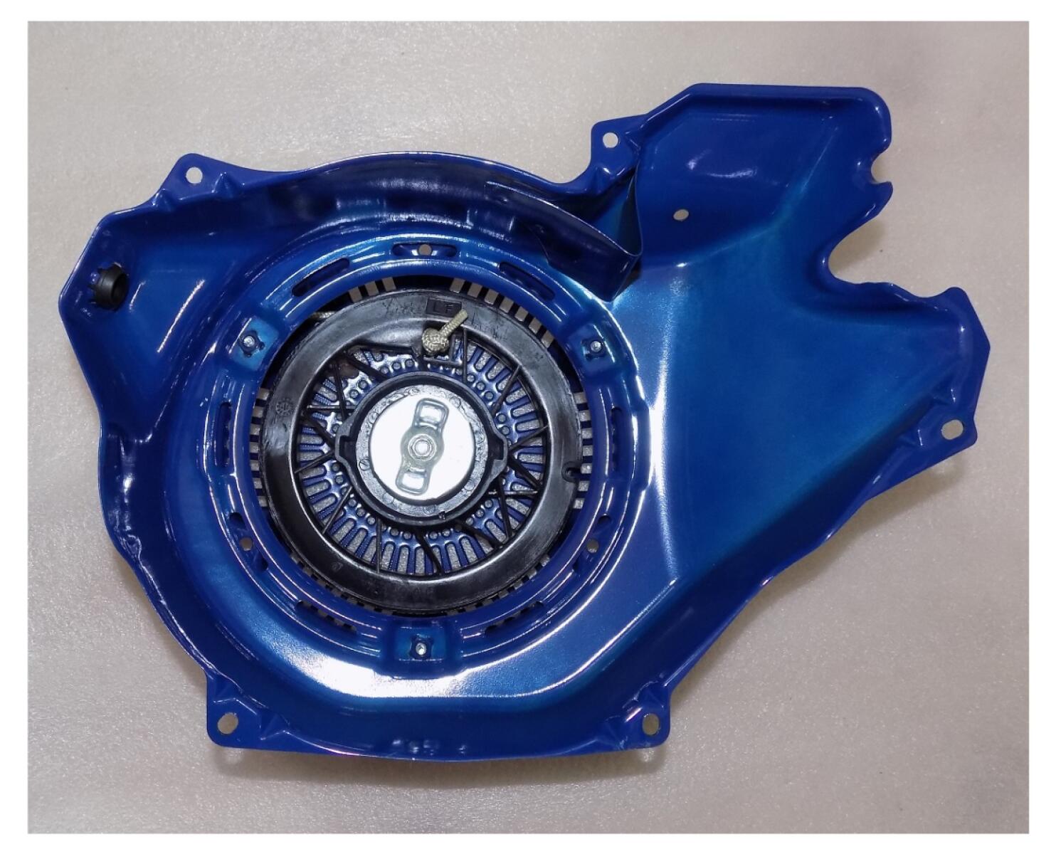 Стартер ручной в сборе с кожухом маховика SGG 10000Ei,SV460 до 08.2024 Sc / Recoil starter assy (20010-00317-00) Стартер ручной в сборе с кожухом маховика SGG 10000Ei,SV460 до 08.2024 Sc / Recoil starter assy (20010-00317-00)