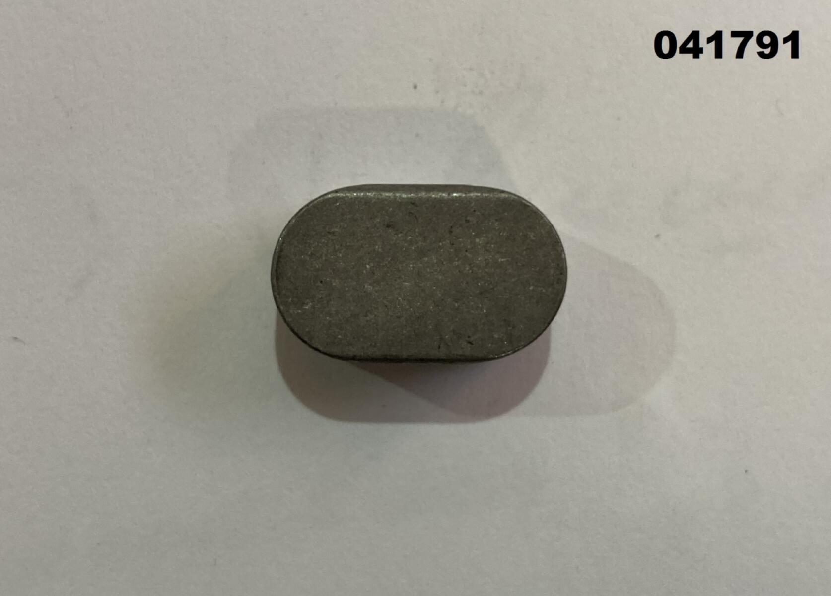 Шпонка (12х20х8) шестерни ведущей TSS-WP160-170/Flat key 12*20, №26 (CNP300024-26) Шпонка (12х20х8) шестерни ведущей TSS-WP160-170/Flat key 12*20, №26 (CNP300024-26)