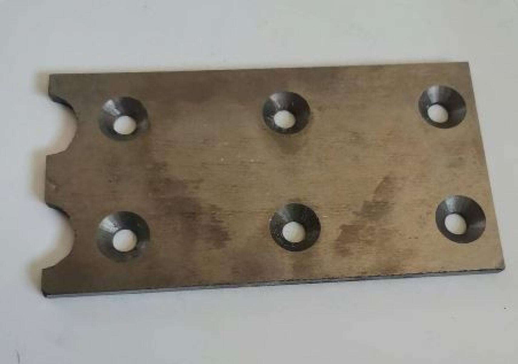 Пластина направляющая ножа TSS GQ 40A/GQ40A WEAR-RESISTING PLATE (STEEL-CAST), №3 (60002533) Пластина направляющая ножа TSS GQ 40A/GQ40A WEAR-RESISTING PLATE (STEEL-CAST), №3 (60002533)