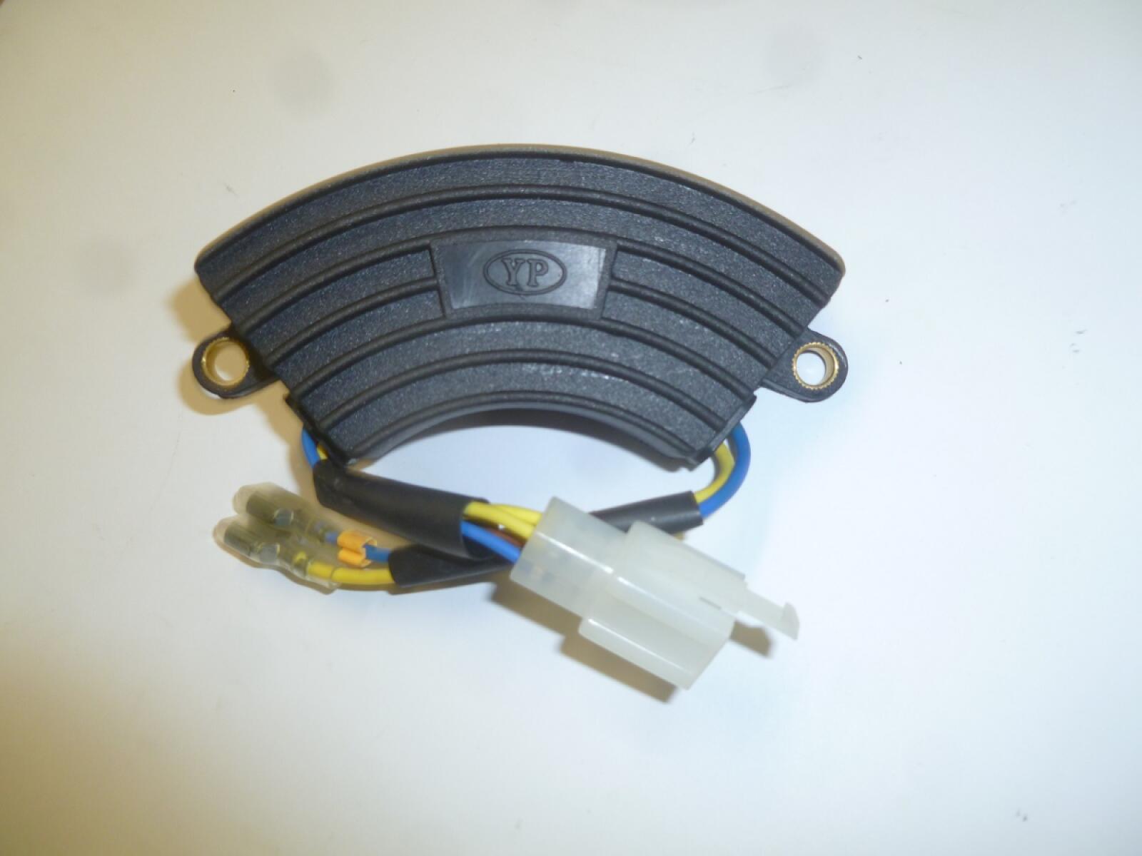 Регулятор напряжения SGG 2600L,E (220 v,6 конт.) / Single-phase AVR for 2600L,E,168-28 Регулятор напряжения SGG 2600L,E (220 v,6 конт.) / Single-phase AVR for 2600L,E,168-28