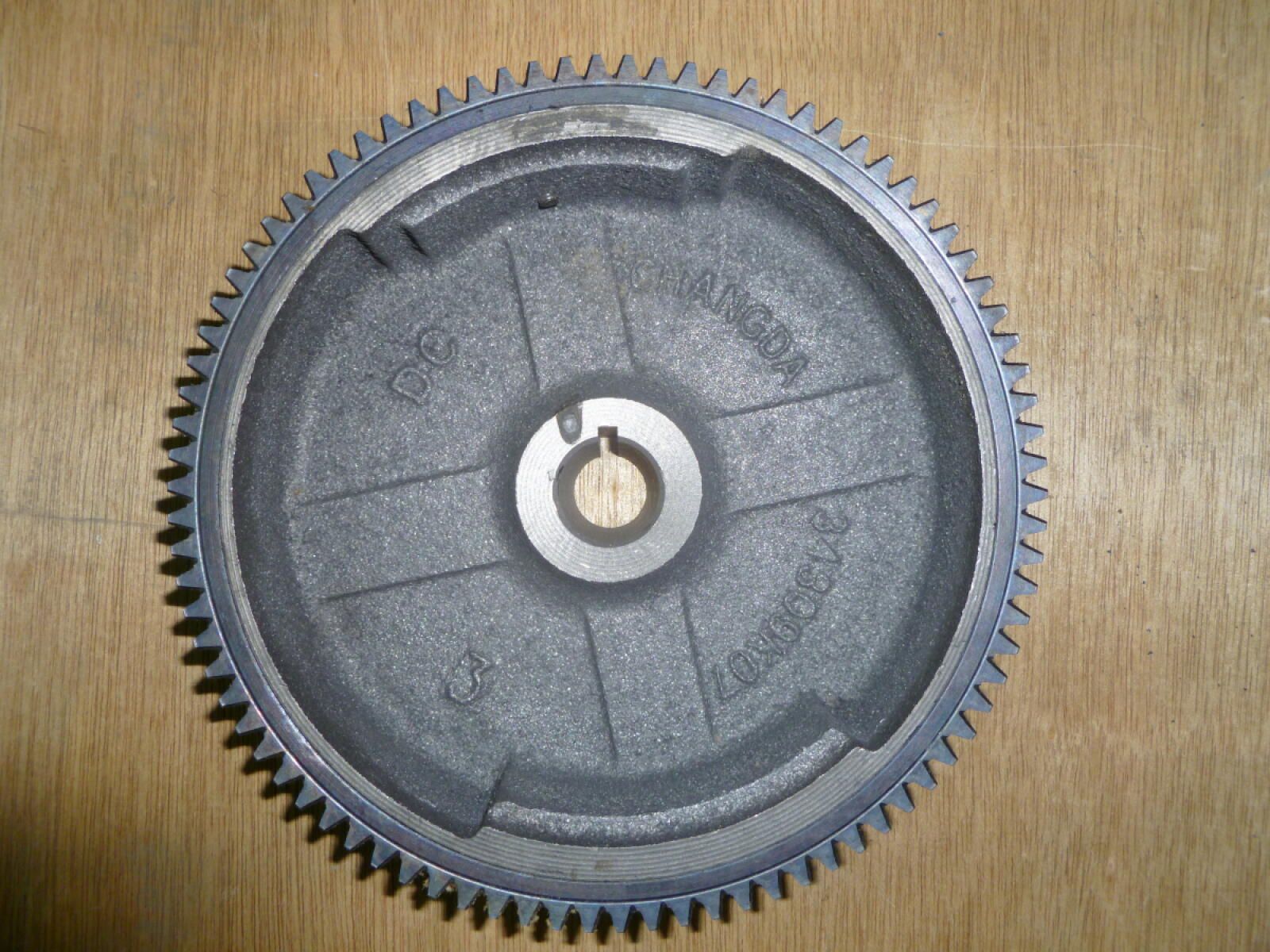 Маховик SGG 5000E,GX390 (в сборе с венцом) / Flywheel assy (188-38) Маховик SGG 5000E,GX390 (в сборе с венцом) / Flywheel assy (188-38)
