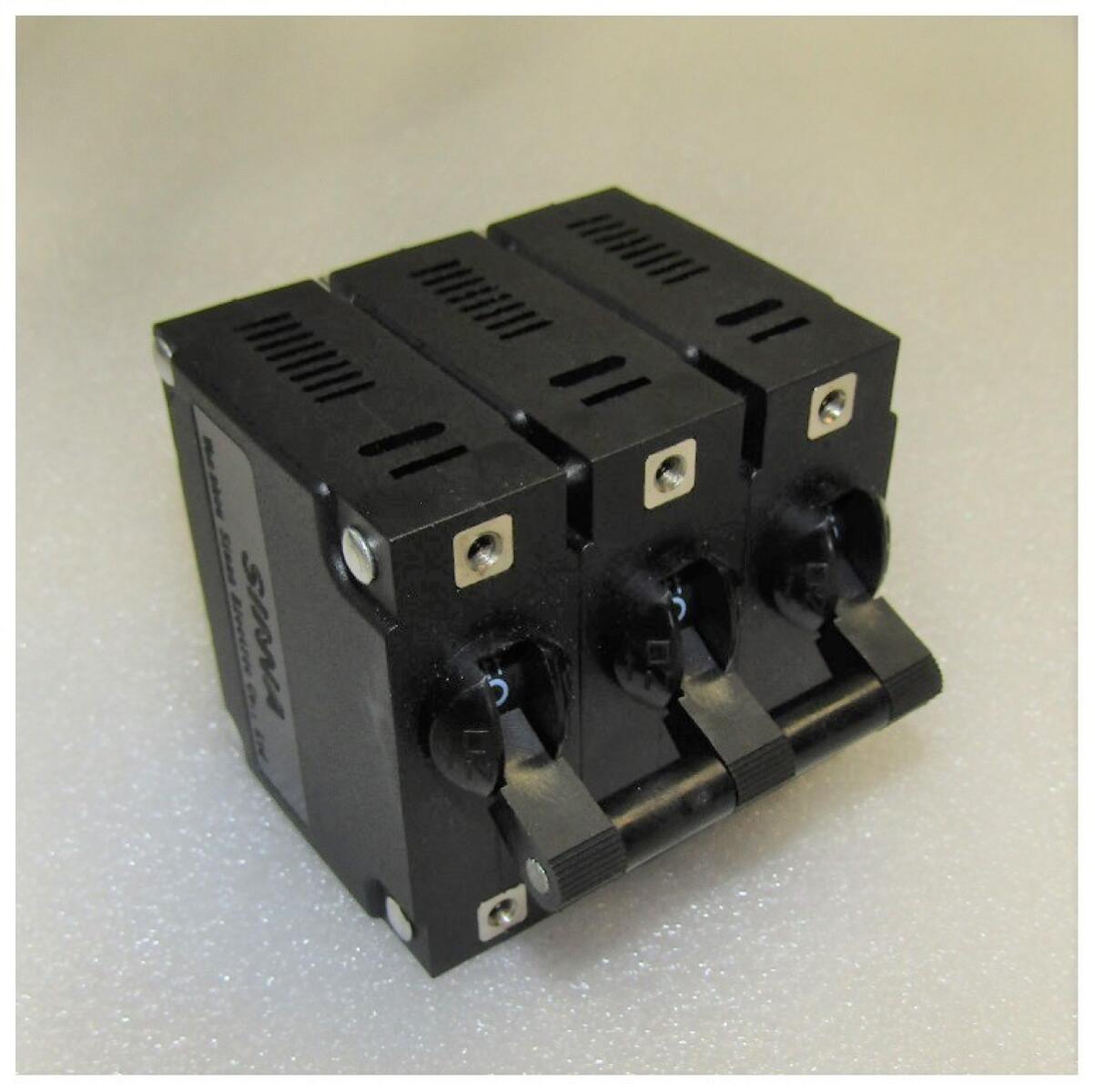 Выключатель автоматический (тройной) 11A SGG 7000E3NA / AC circuit breaker 3-phase Выключатель автоматический (тройной) 11A SGG 7000E3NA / AC circuit breaker 3-phase