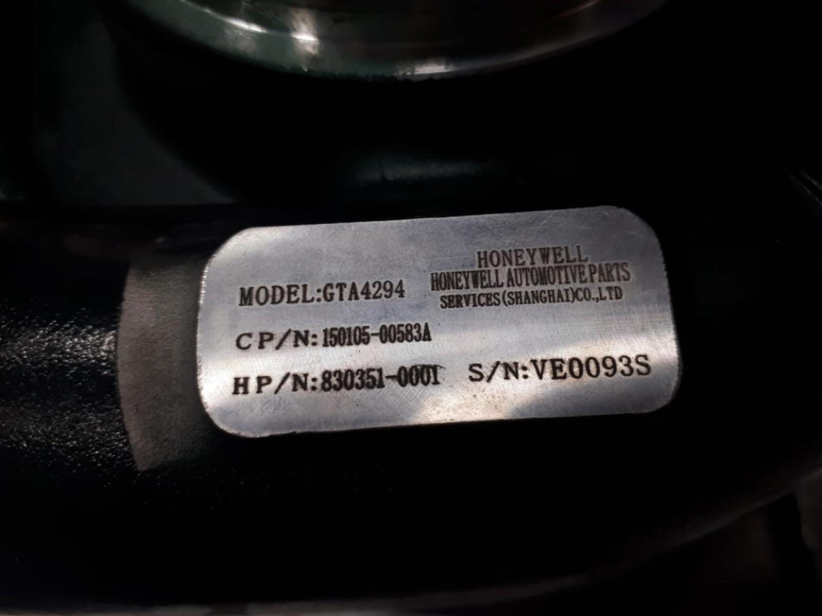 Турбокомпрессор правый DP180LA/Turbocharger, right Турбокомпрессор правый DP180LA/Turbocharger, right