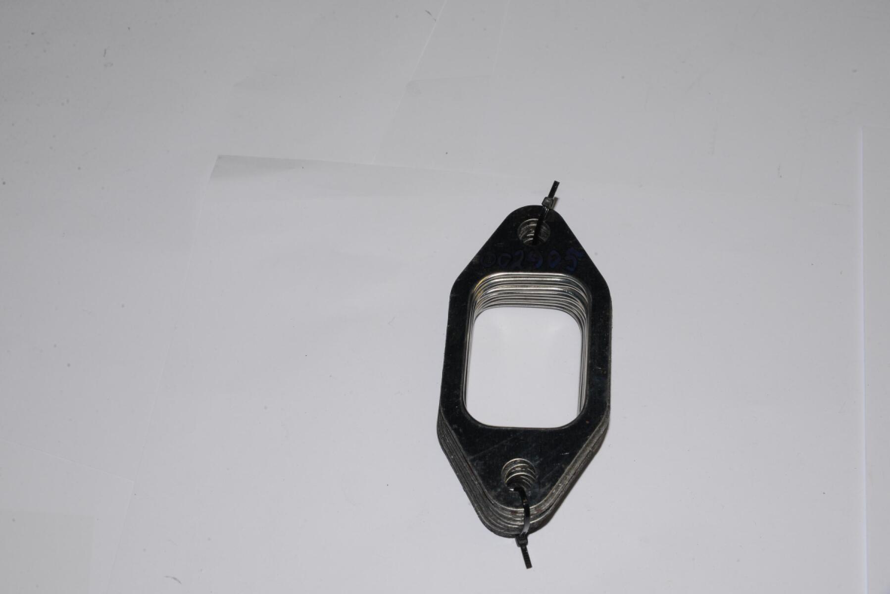 Прокладка выпускного коллектора TDW 353 6LT/Exhaust manifold gasket Прокладка выпускного коллектора TDW 353 6LT/Exhaust manifold gasket