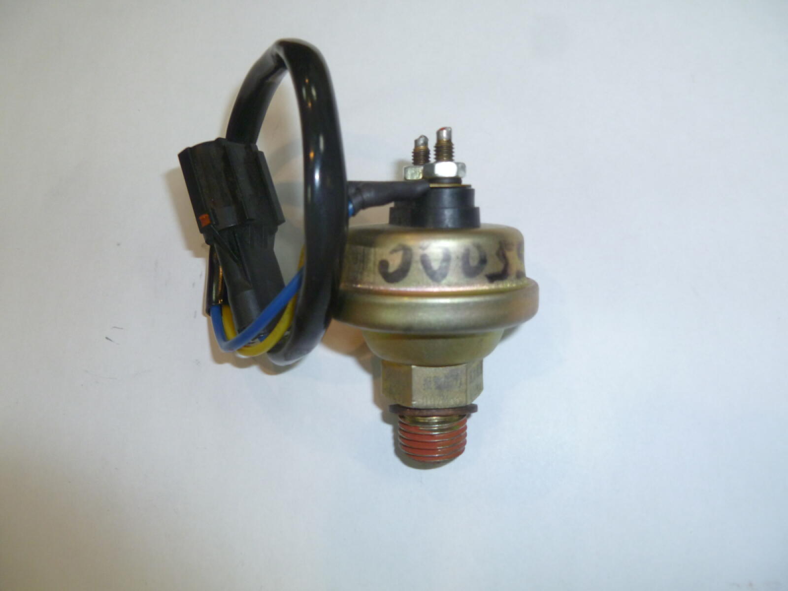 Датчик давления масла BF4M2012С/Oil pressure sensor (3810020 А29D) Датчик давления масла BF4M2012С/Oil pressure sensor (3810020 А29D)