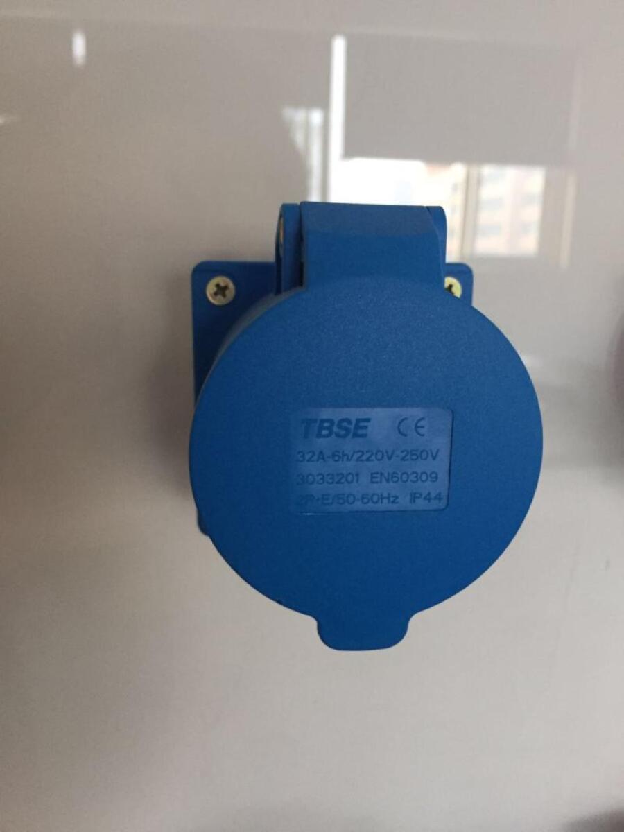Розетка 1~230V/32A socket Розетка 1~230V/32A socket